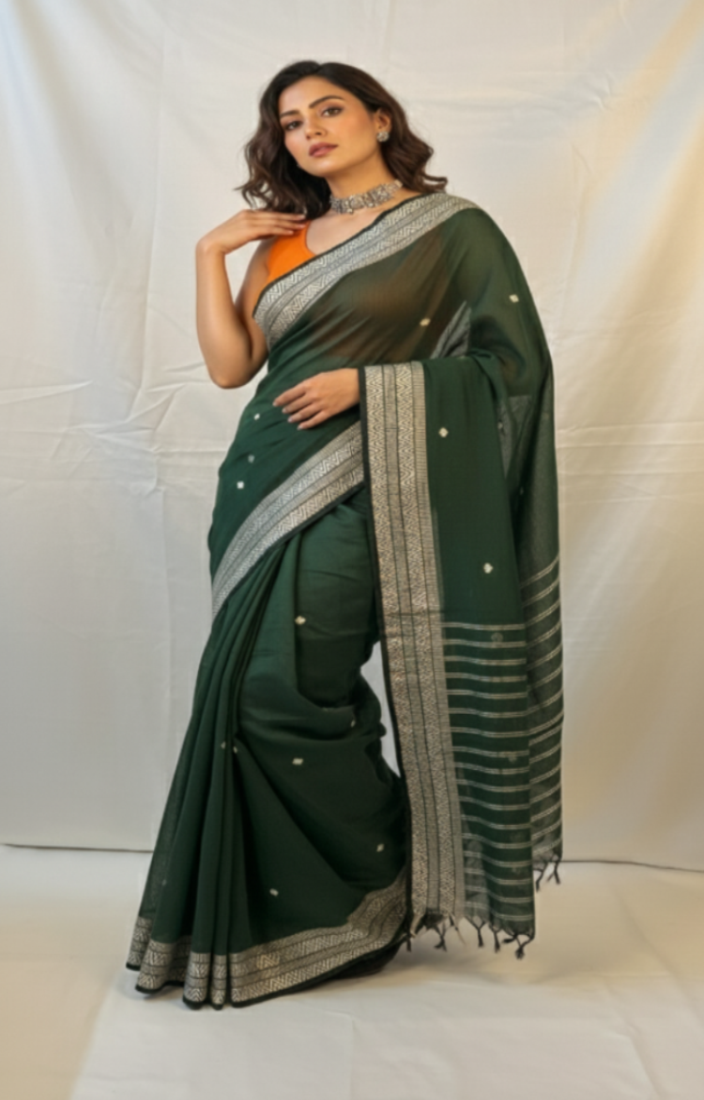 Woman wearing green handloom cotton saree for Durga Puja.