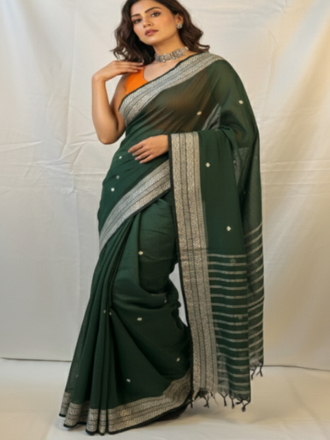 Woman wearing green handloom cotton saree for Durga Puja.