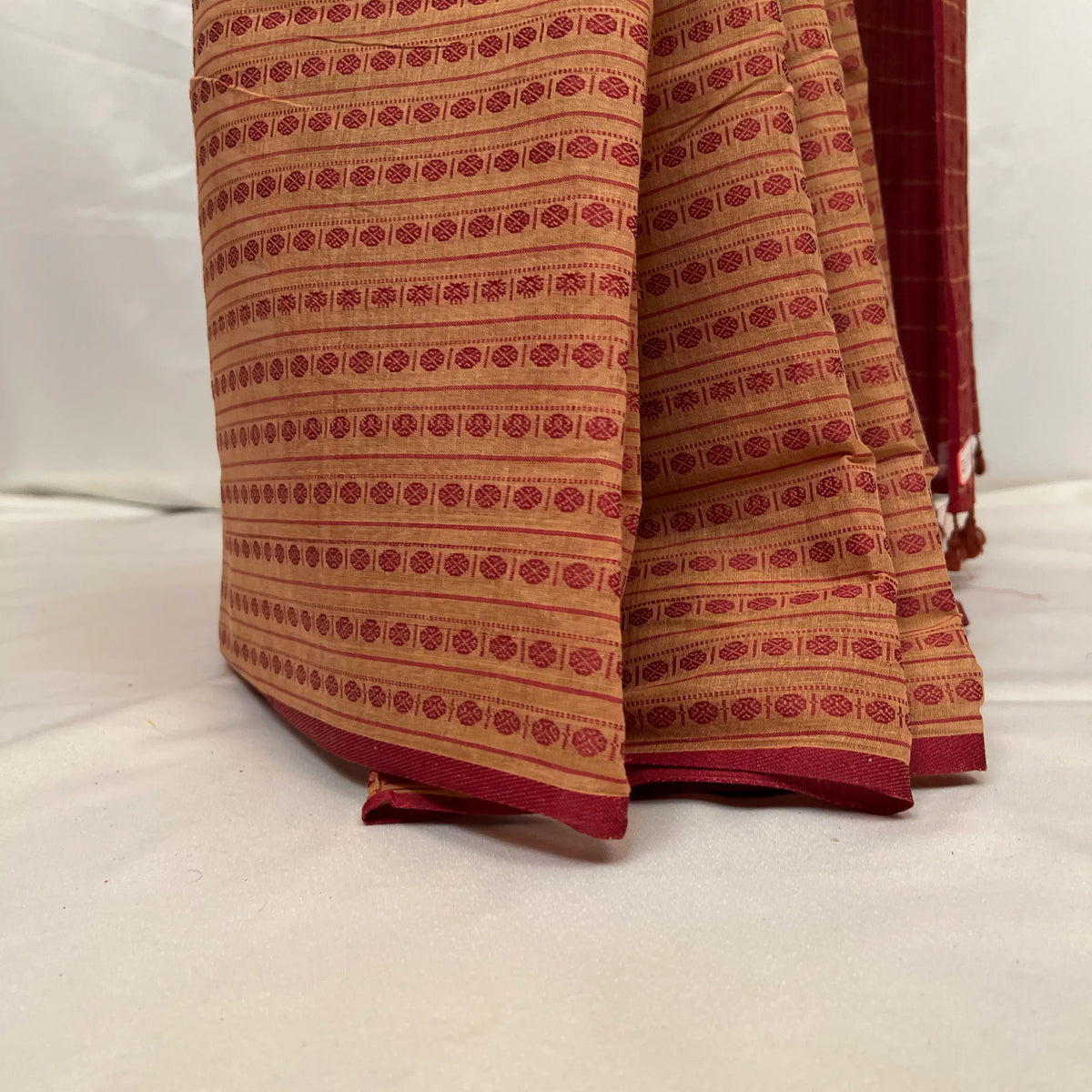 Pallu design of handwoven beige cotton saree.
