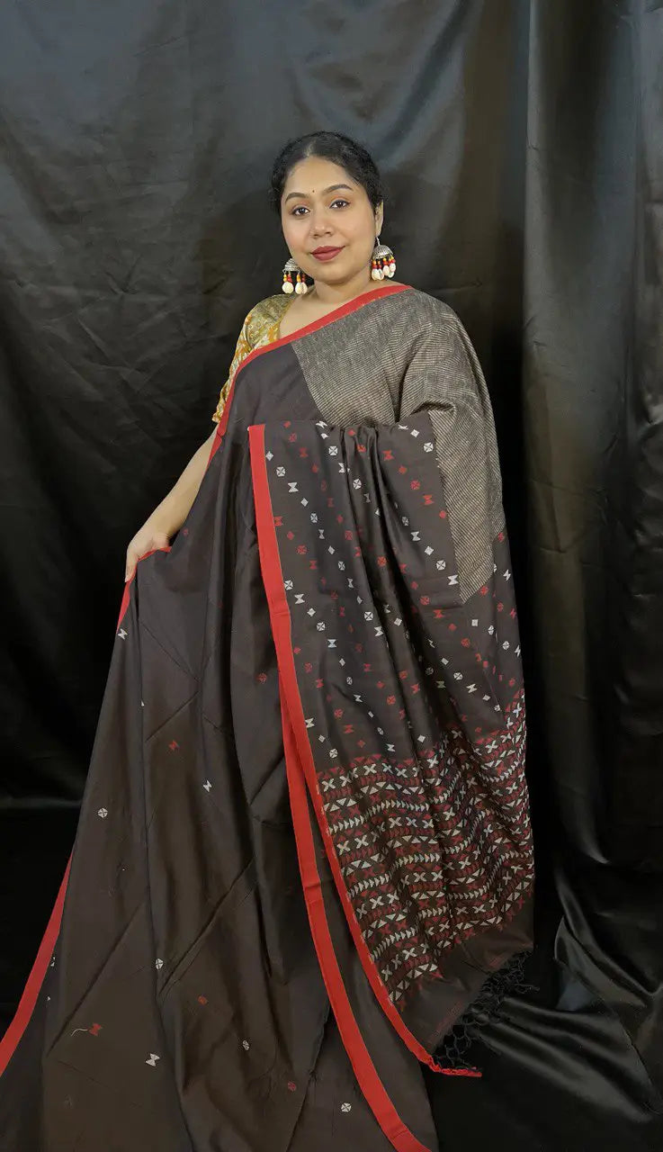 Black Cotton Saree with Red Border – Elegant Handloom Saree | Vaarnali