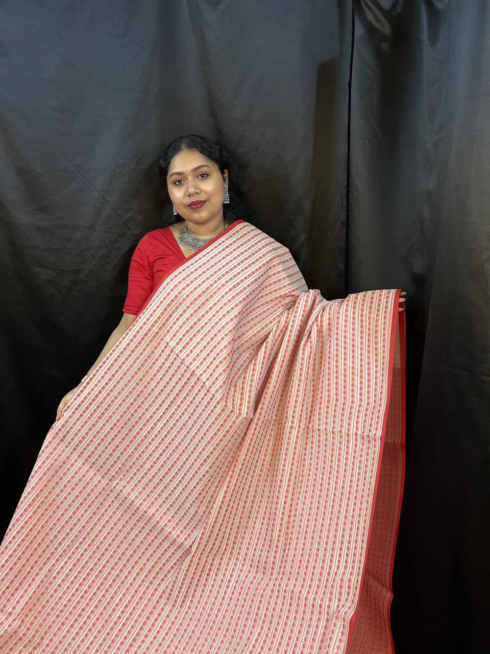 Red & White Handloom Cotton Saree – Traditional Bengali Tant (Artisan Edition) | Vaarnali