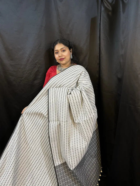 Black & White Handloom Cotton Saree – Bengal Woven | Vaarnali