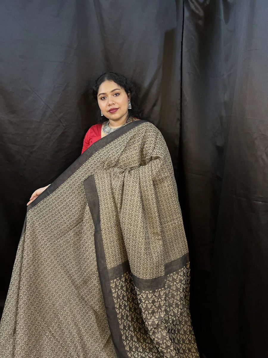 Reverse Saree – 2 in 1 Black & Beige Handloom Cotton Saree by Vaarnali