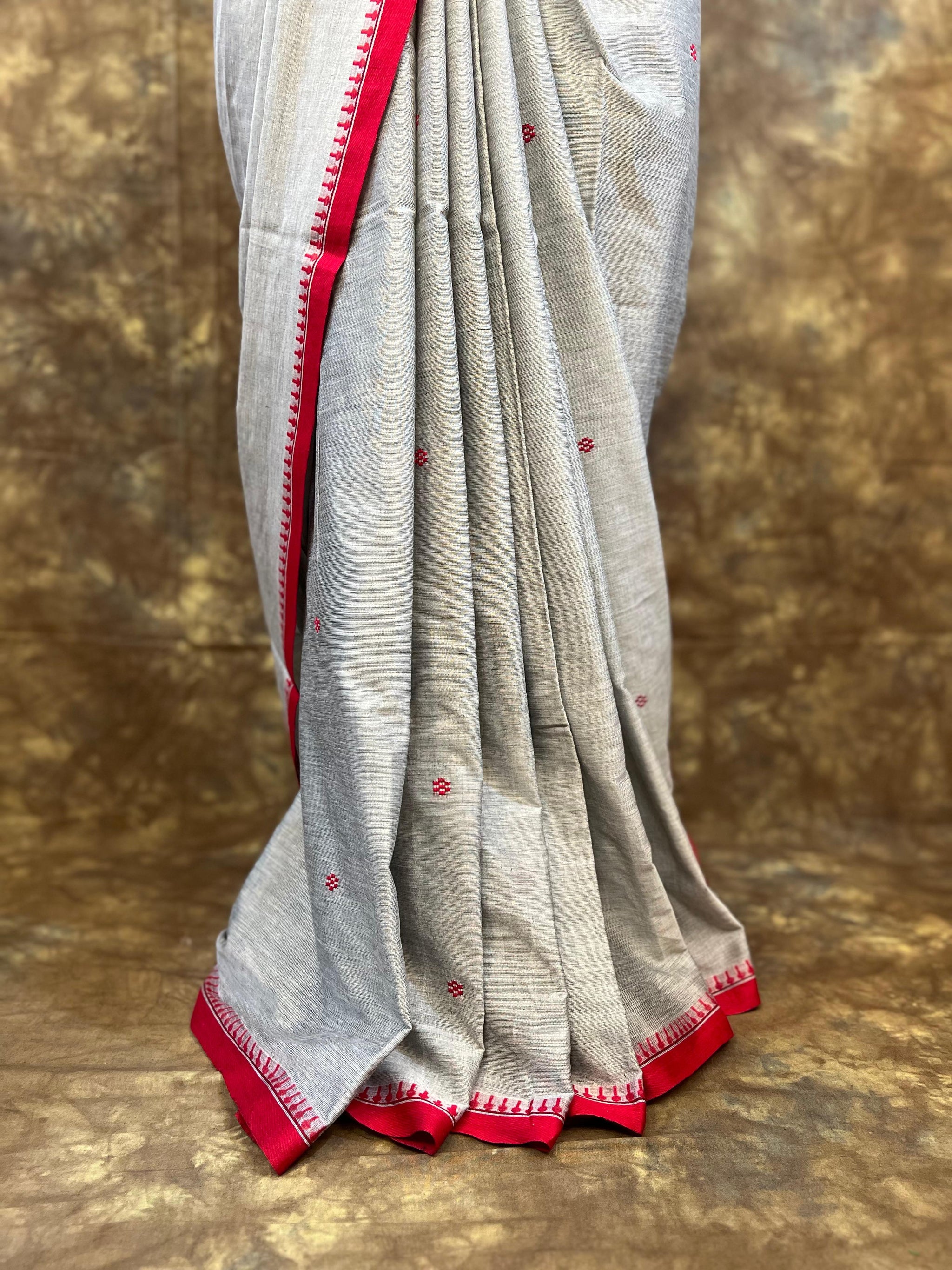 Handwoven border detail of Red White Ash Cotton Saree – Bengali festive wear