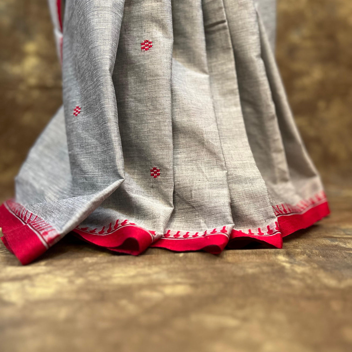 Close-up of pallu design on Red White Ash Handloom Saree – Festive Cotton Saree for women