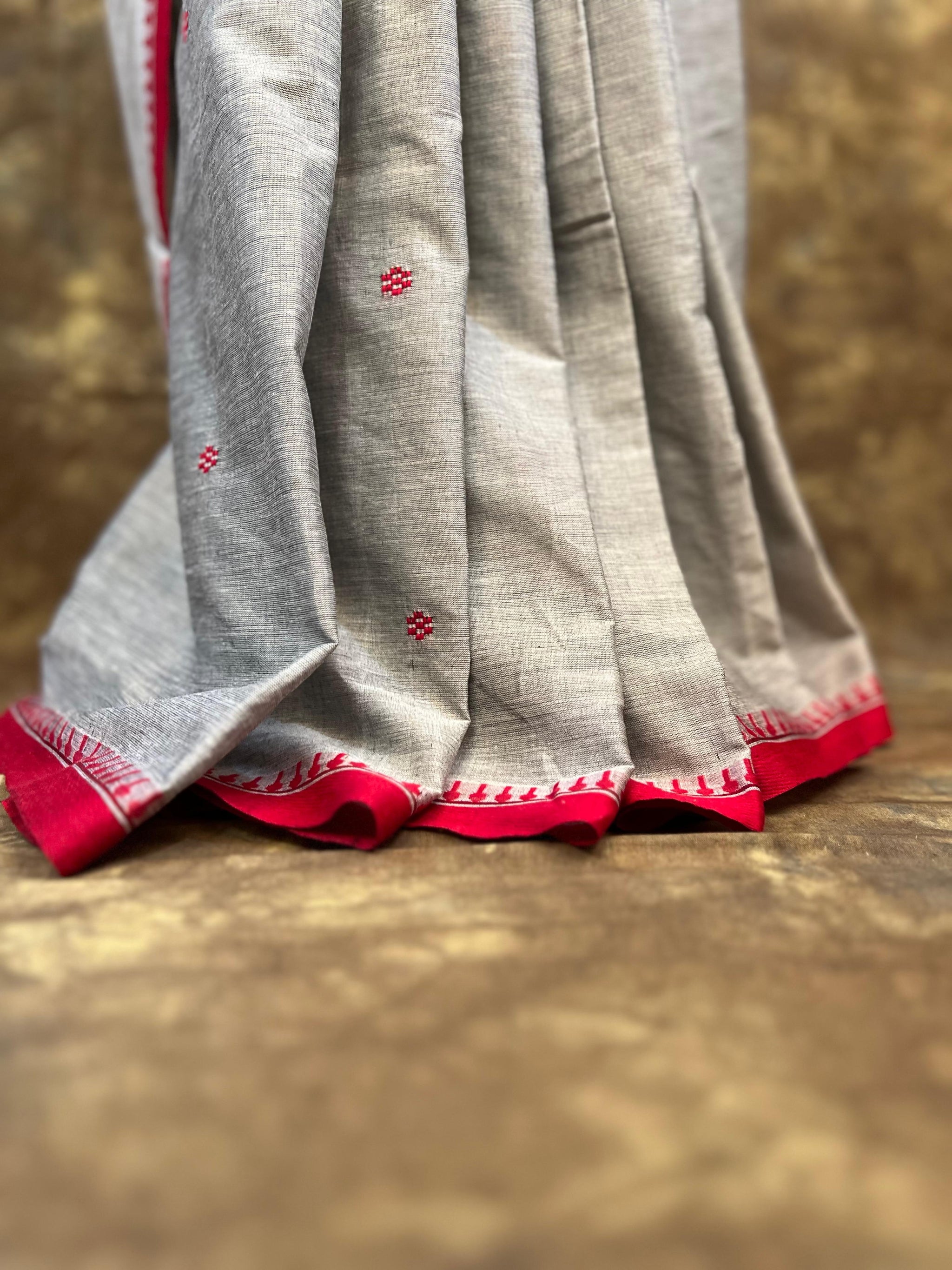 Close-up of pallu design on Red White Ash Handloom Saree – Festive Cotton Saree for women