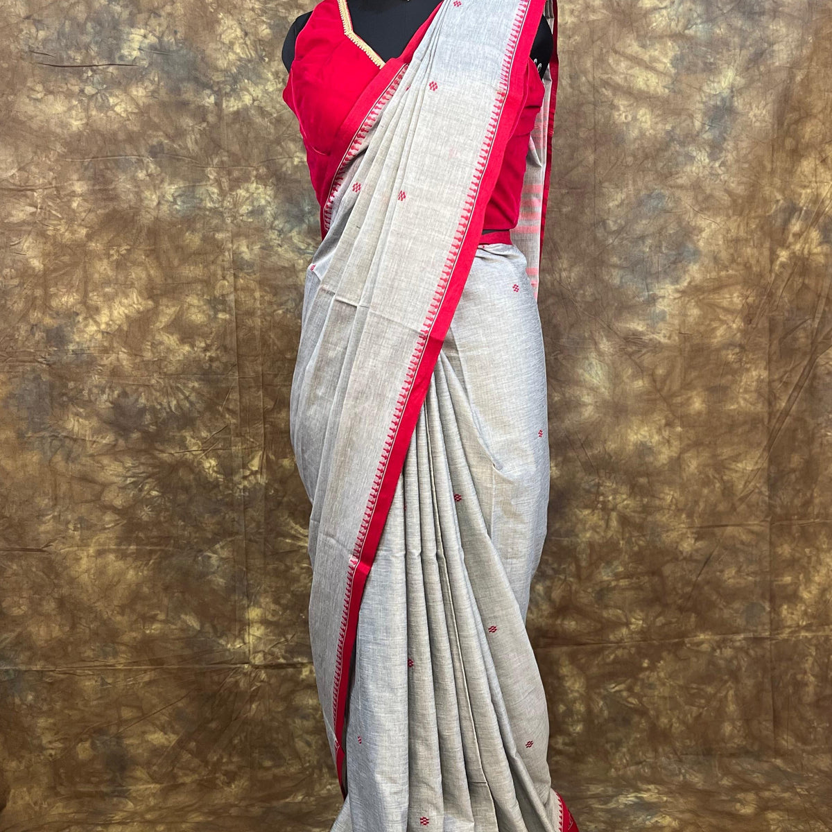 Red White Ash Handloom Saree paired with gold jewellery – Cotton saree for weddings & puja