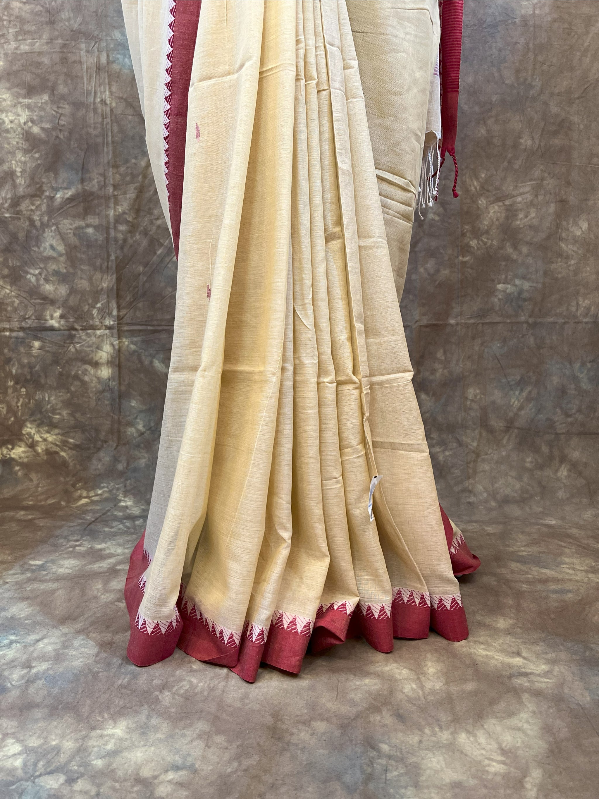 Traditional Bengali look in Red White Beige Handloom Cotton Saree – Graceful farewell saree