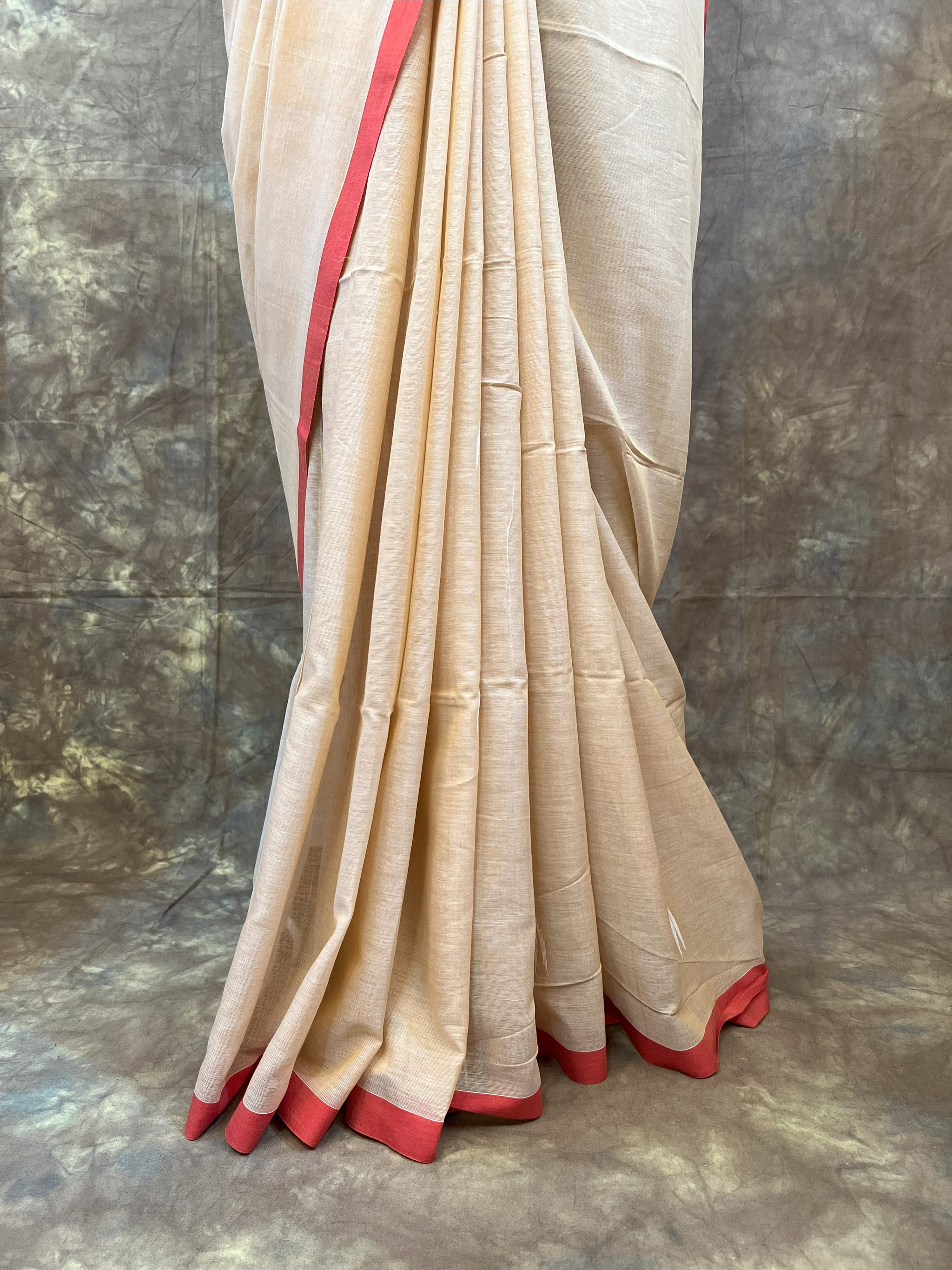 Bengali woman styled in Red White Chandan Handloom Saree – Elegant cotton saree for Durga Puja celebrations