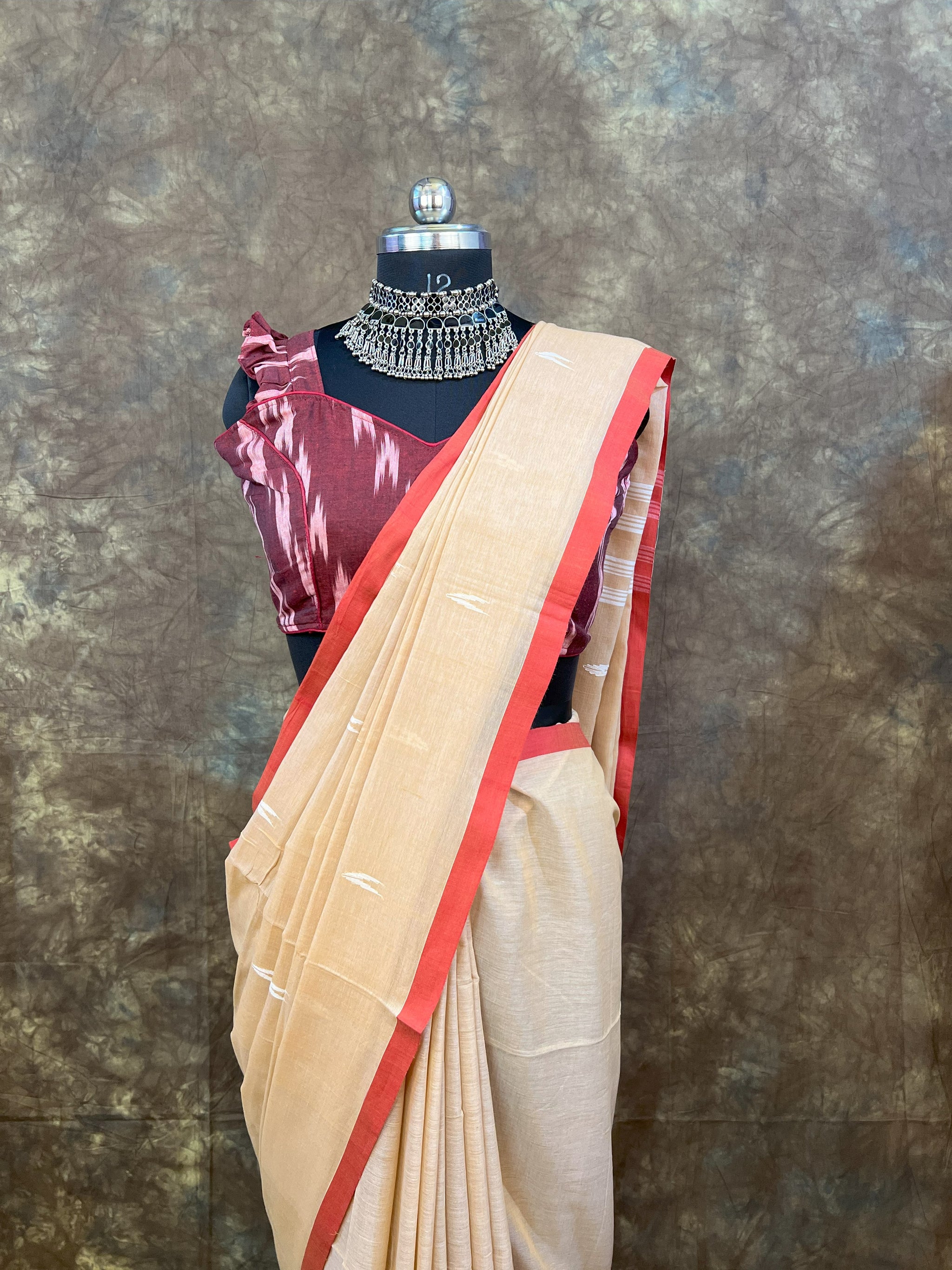 Detailed border work of Red White Chandan Cotton Handloom Saree – Traditional festive wear