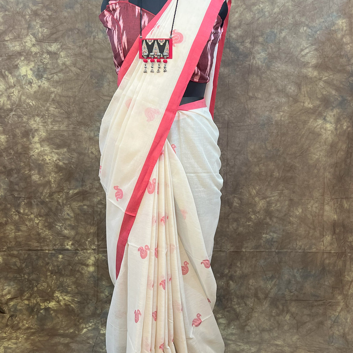 Traditional Bengali look in Red White Handloom Cotton Saree – Perfect for Durga Puja celebrations