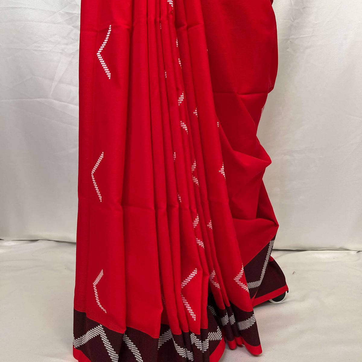 Handloom cotton red white saree for women, lightweight and stylish, ideal for cultural occasions.