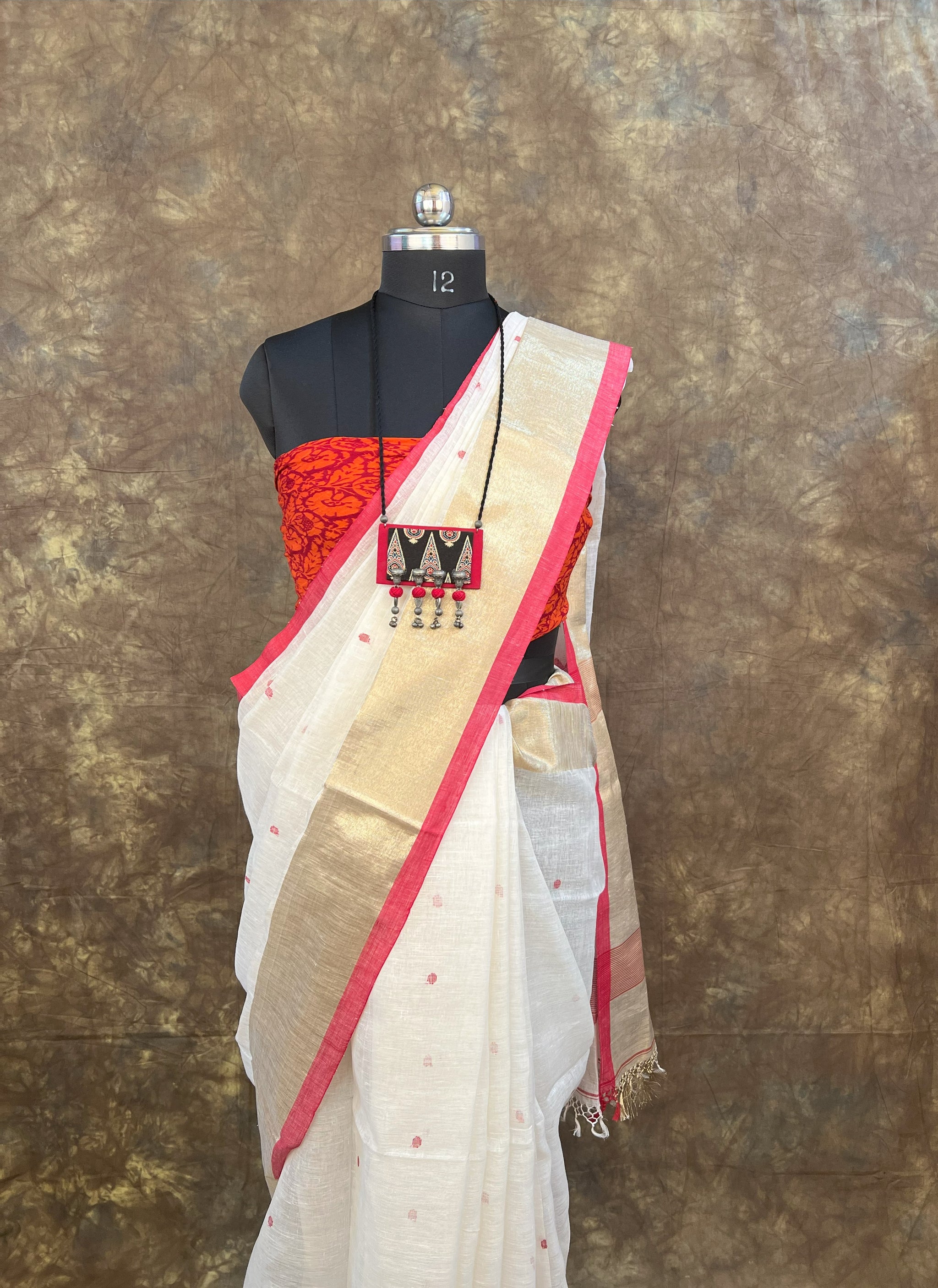 Red White Linen Saree styled for Durga Puja pandal hopping – Handloom Bengali saree by Vaarnali