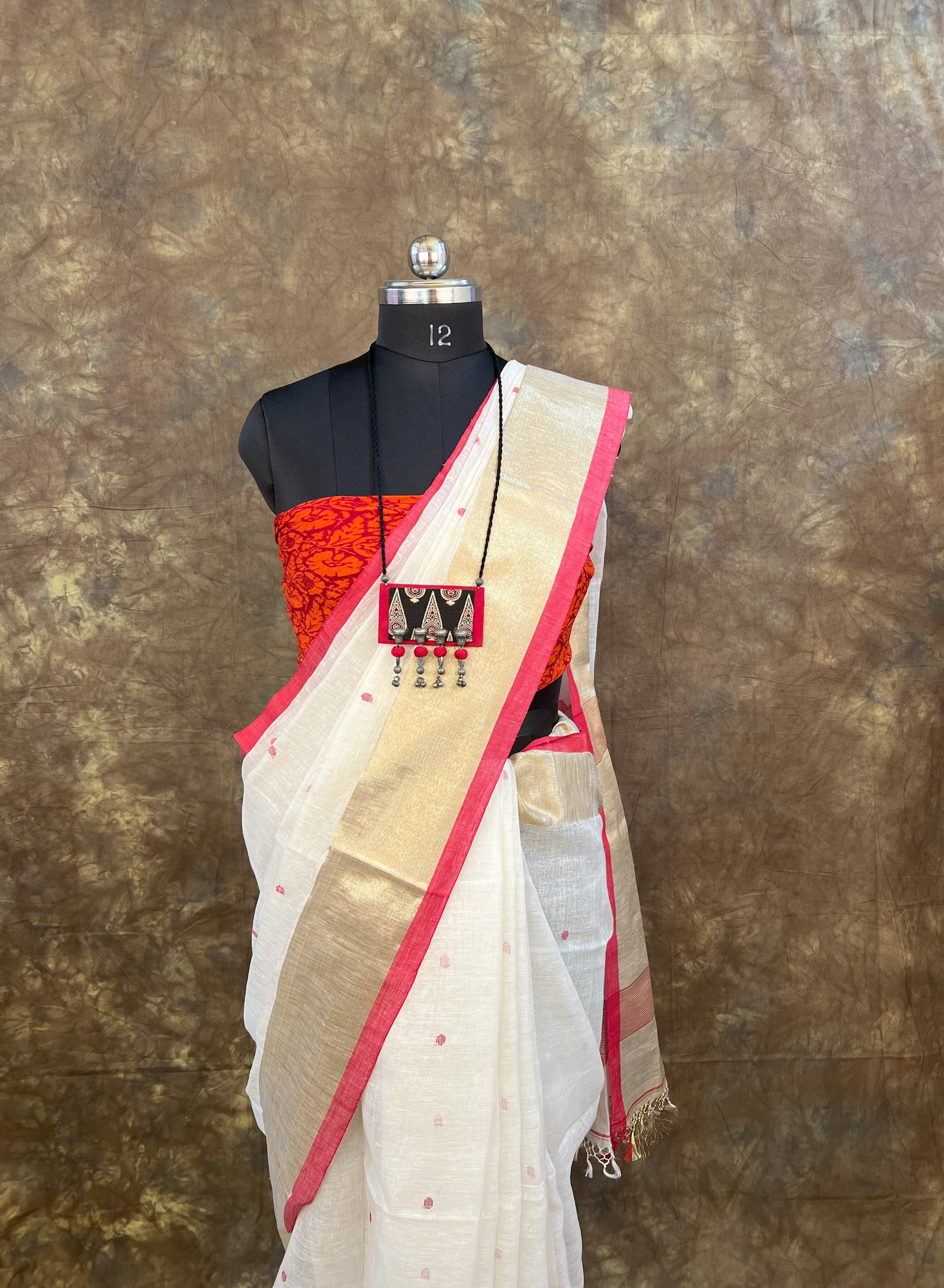 Close-up of Red White Linen Saree handloom border – Vaarnali festive collection