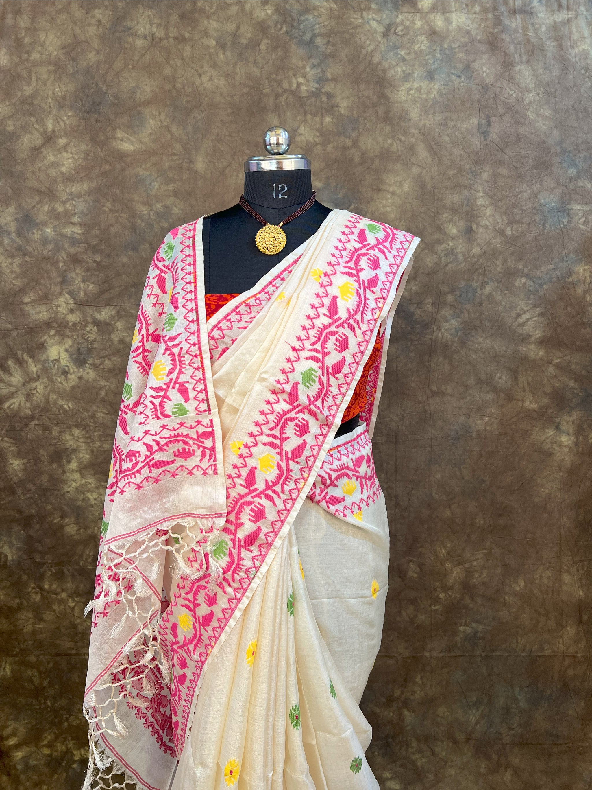 Back view of Red White Tassar Silk Saree – Handloom saree for Durga Puja celebrations