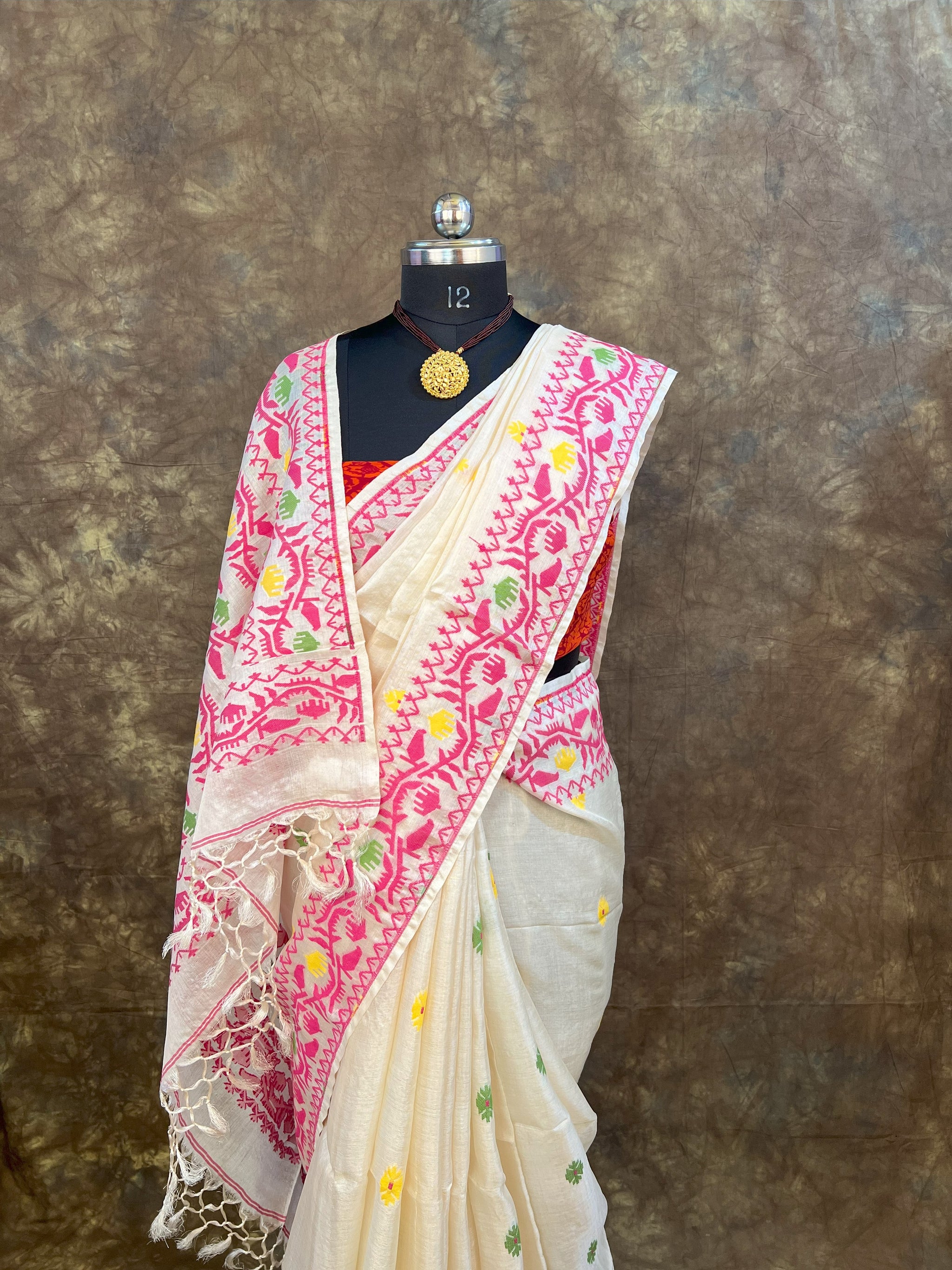 Pallu design of Red White Tassar Silk Handloom Saree – perfect for Durga Puja look