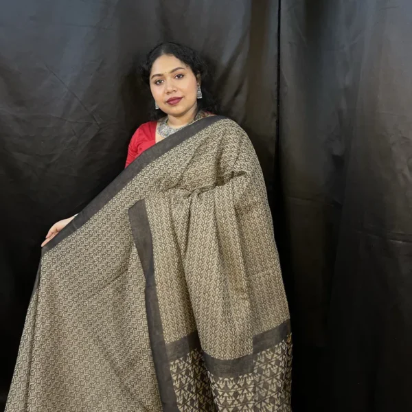 Reverse Saree – 2 in 1 Black & Beige Handloom Cotton Saree by Vaarnali