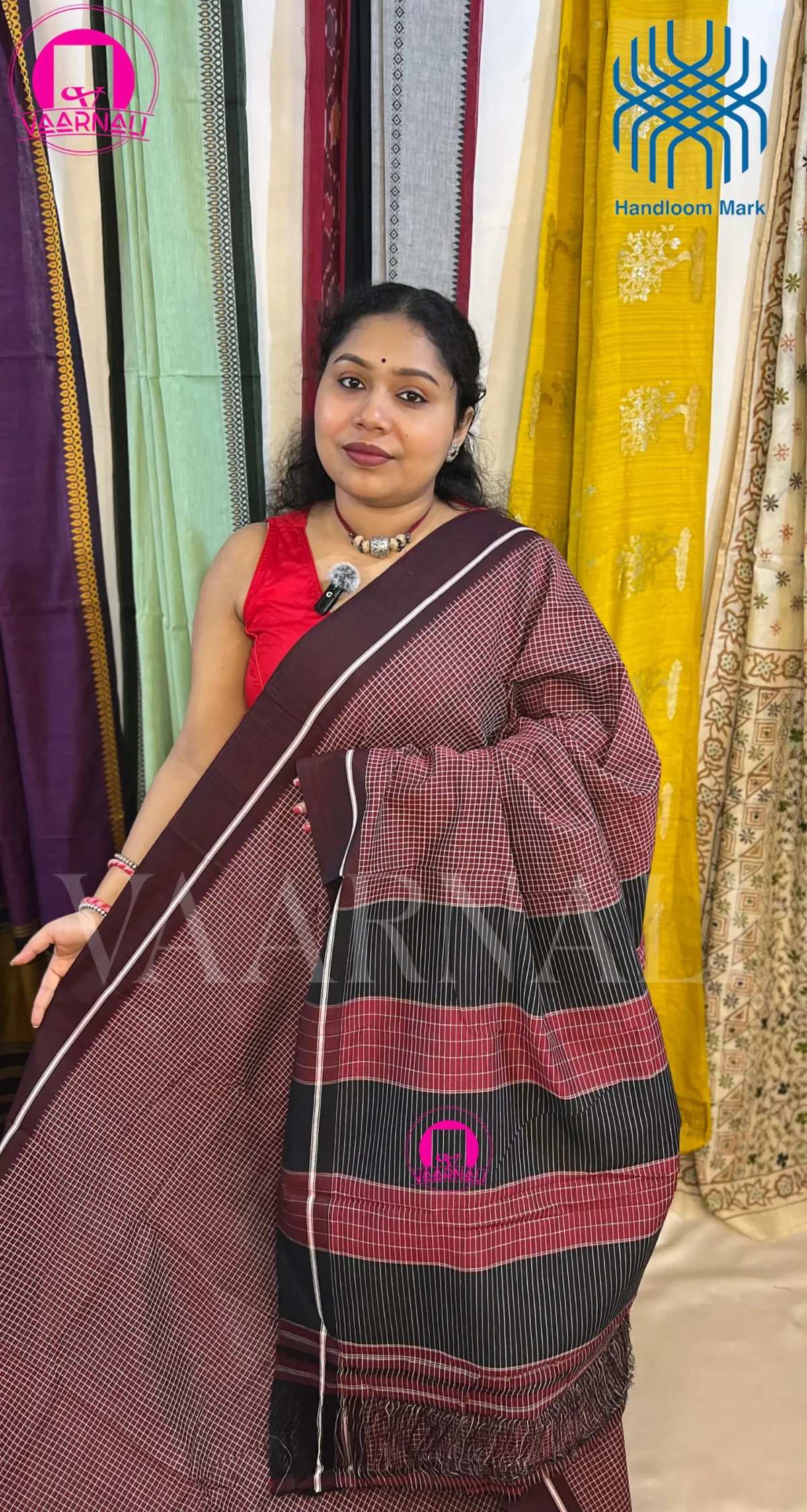 Detailed pallu design of chocolate brown Patteda Anchu handloom stripe saree