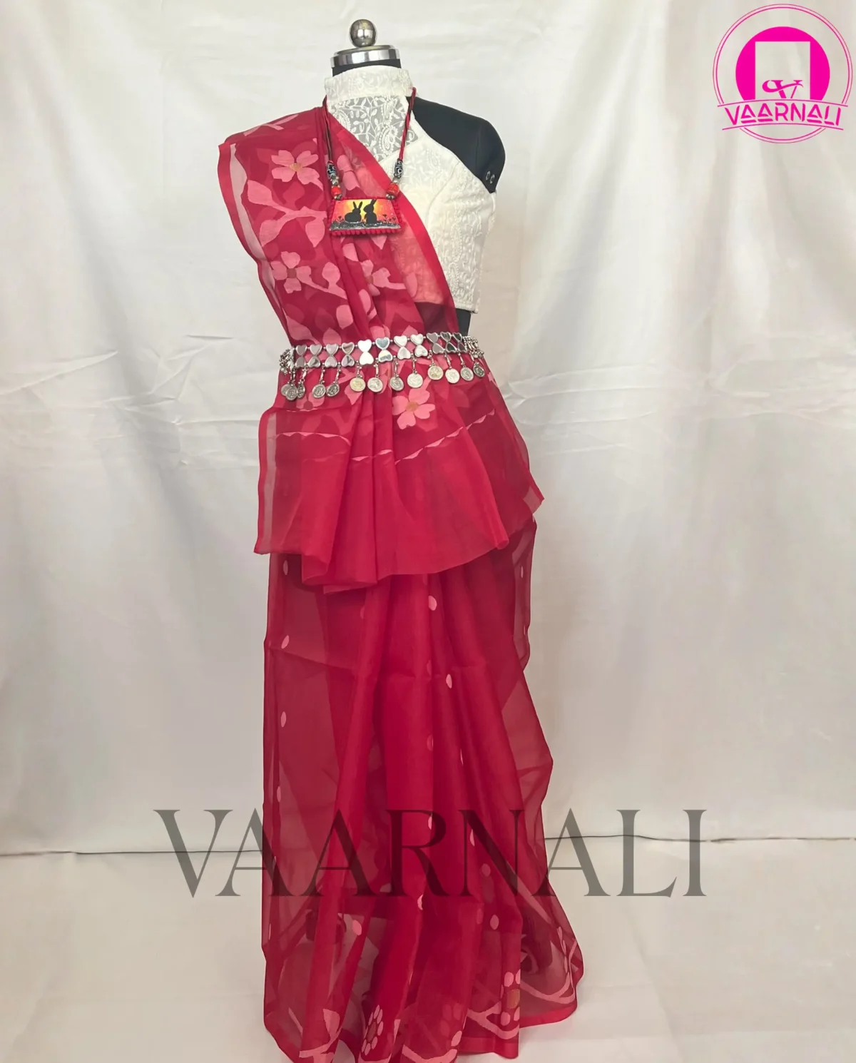 Contemporary styling of a lightweight Muslin Jamdani Saree from VAARNALI, paired with a modern blouse for an elegant party wear saree look.